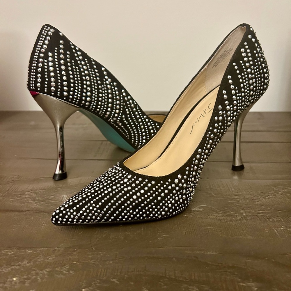 Betsey Johnson Studded Pumps!